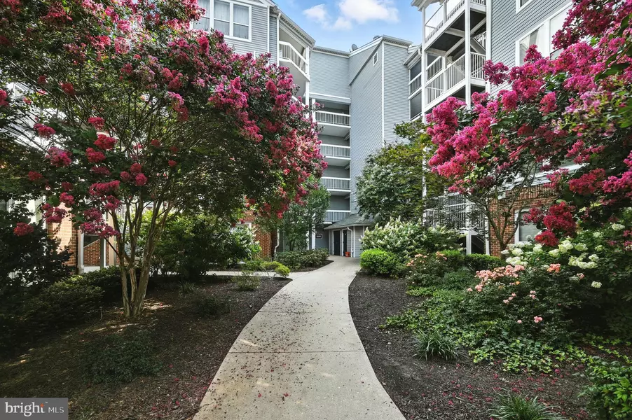 3175 SUMMIT SQUARE DR #5-C11, Oakton, VA 22124