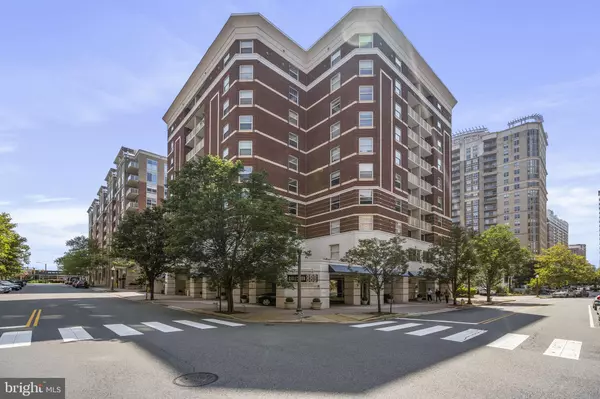 880 N POLLARD ST N #923, Arlington, VA 22203