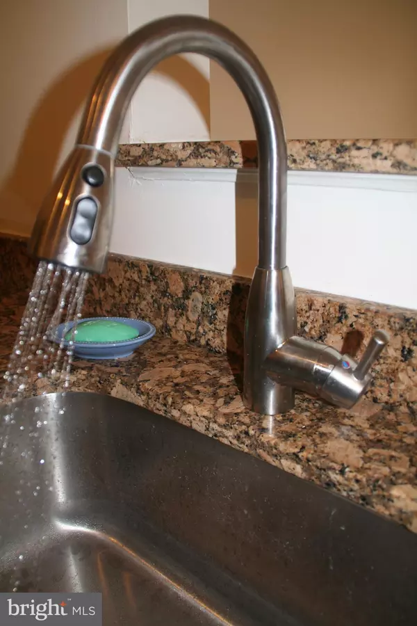 Herndon, VA 20170,2204 WESTCOURT LN #218