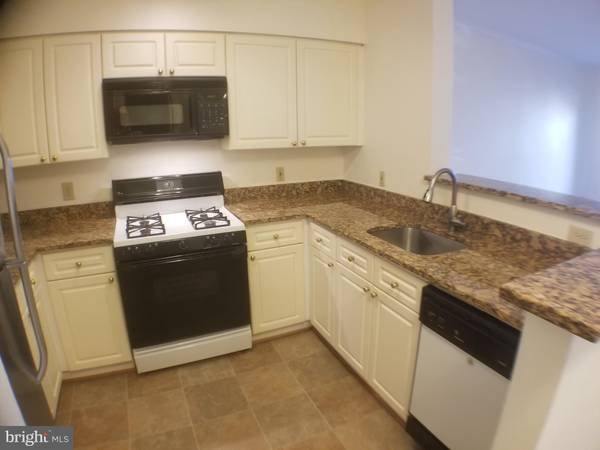 Herndon, VA 20170,2204 WESTCOURT LN #218