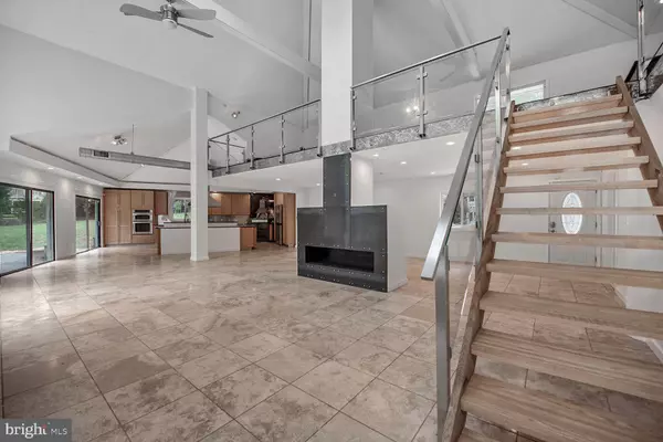 Great Falls, VA 22066,11208 GEORGETOWN PIKE