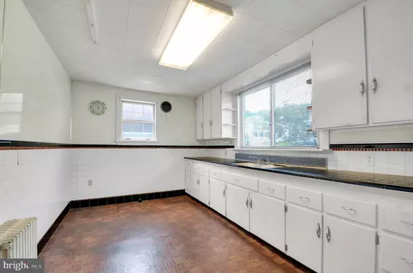 Cressona, PA 17929,60 WALNUT