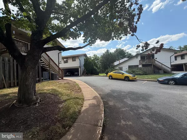 Chantilly, VA 20151,4193 MEADOWLAND CT