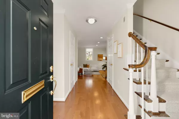Alexandria, VA 22314,1027 N PITT ST