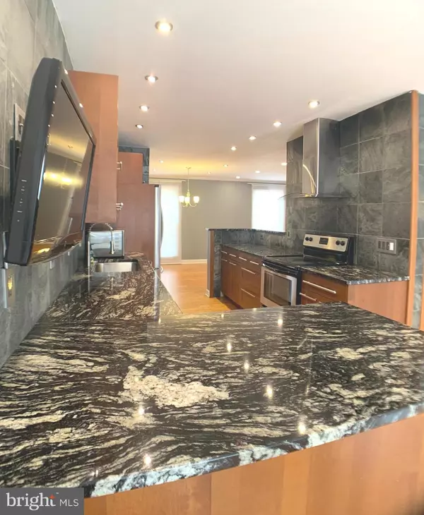 Gaithersburg, MD 20878,8 E DARBY CT