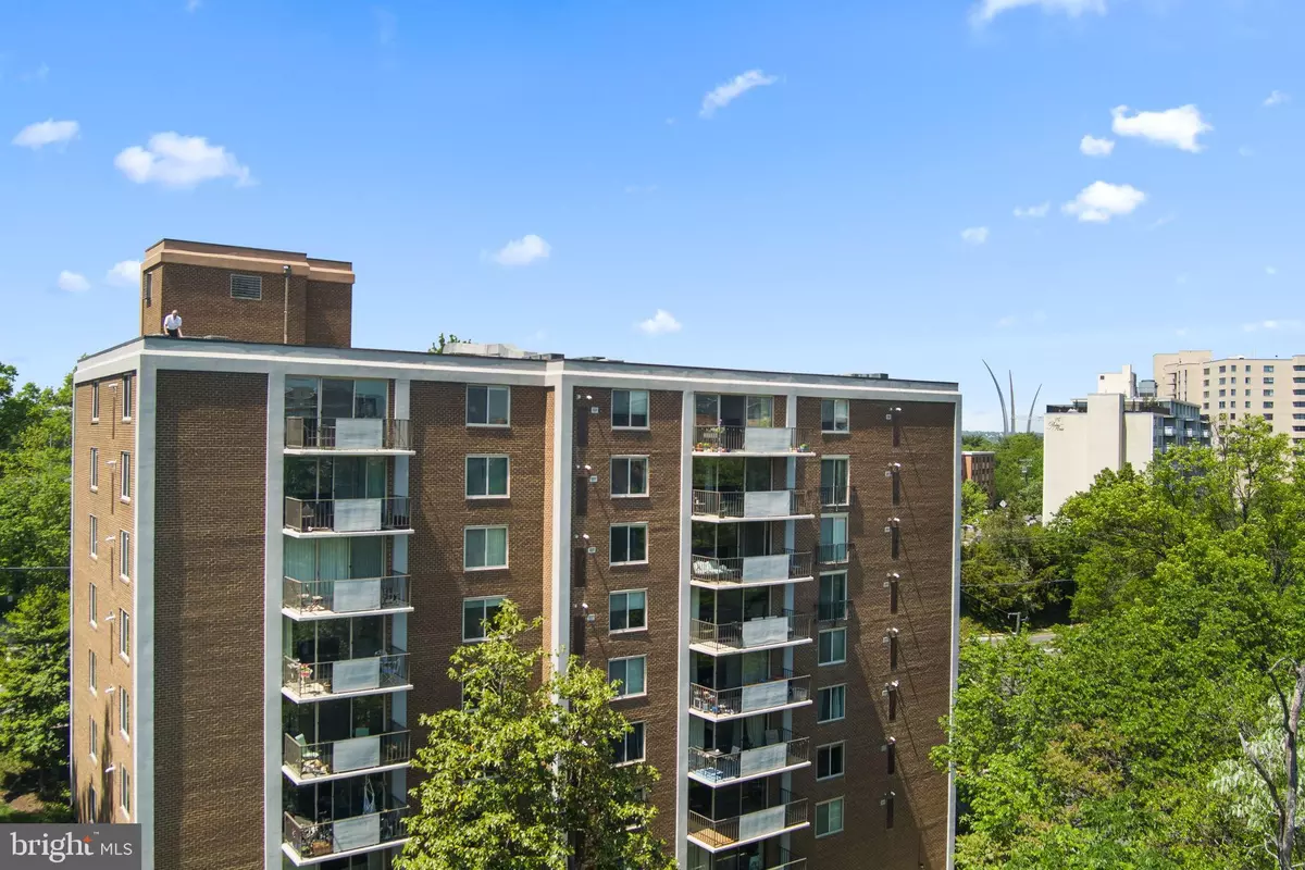 Arlington, VA 22202,1515 S ARLINGTON RIDGE RD #402