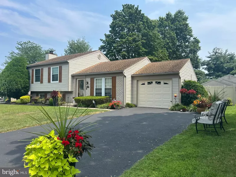 1605 PEBBLE BROOK LN, Harrisburg, PA 17110