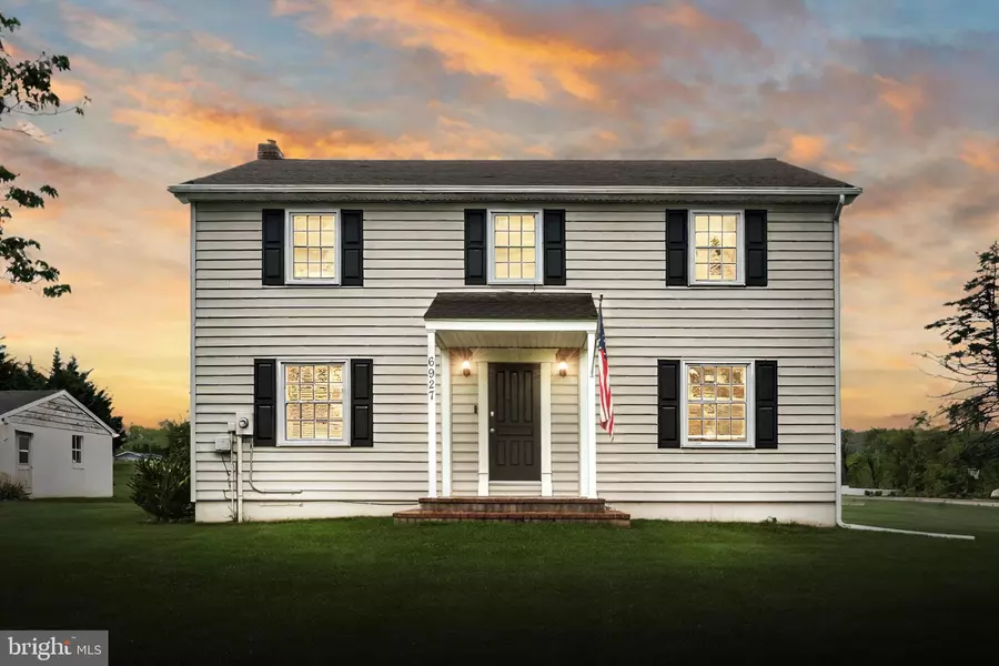 6927 YORK RD, Abbottstown, PA 17301