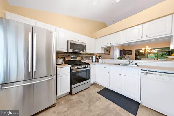 Manahawkin, NJ 08050,156 TIMBERLAKE DR