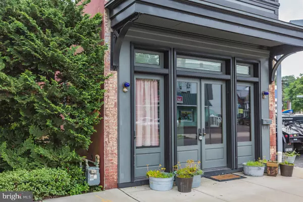 Lambertville, NJ 08530,12 N MAIN ST