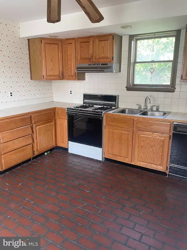 Baltimore, MD 21222,7011 DUNHILL RD