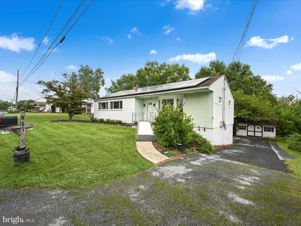 Ephrata, PA 17522,811 PLEASANTVIEW DR