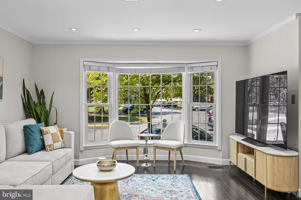 Vienna, VA 22181,2867 SUTTON OAKS LN