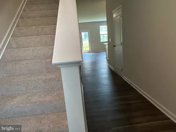 Luray, VA 22835,123 RAE CT