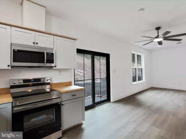 Hedgesville, WV 25427,393 VICTORY LN