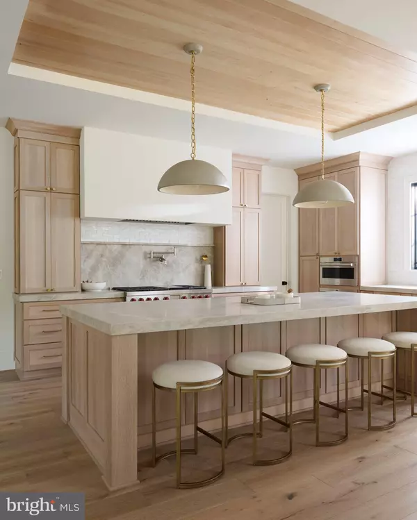 Mclean, VA 22101,5950 WOODACRE CT