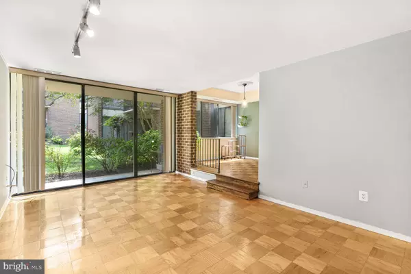 Silver Spring, MD 20902,2112 BONNYWOOD LN #2-102