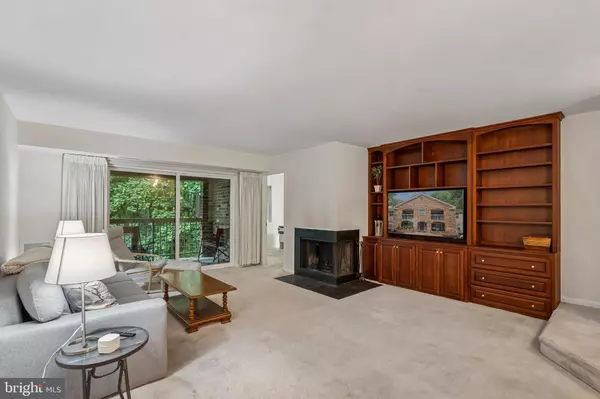 Burke, VA 22015,5900 COVE LANDING RD #302