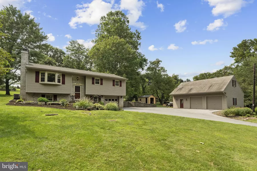 562 WALNUT HILL RD, Millersville, PA 17551
