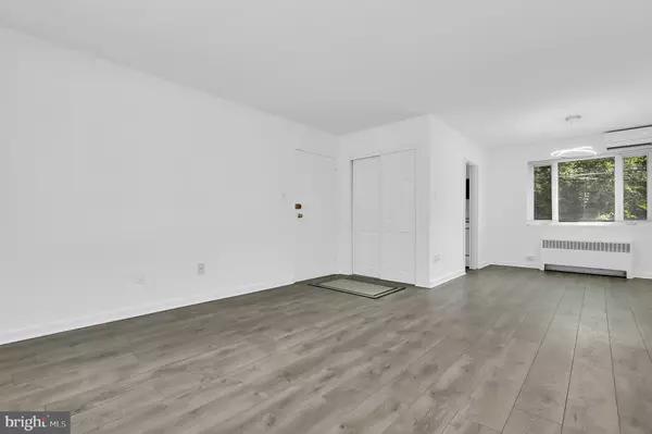 Bethesda, MD 20814,10417 MONTROSE AVE #102