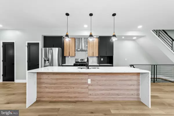 Philadelphia, PA 19141,914 W DUNCANNON AVE