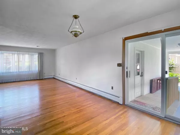 Bellefonte, PA 16823,915 WOODLAND DR