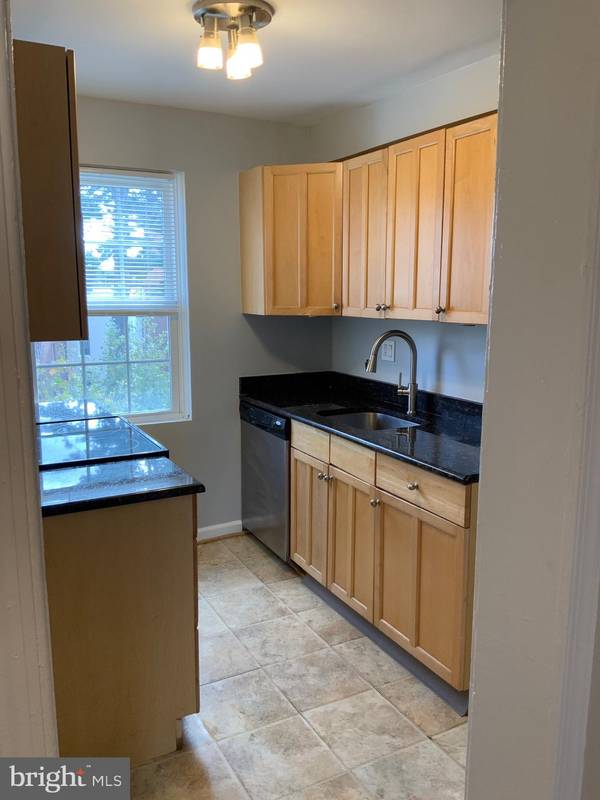 Washington, DC 20020,2008 FORT DAVIS ST SE #301
