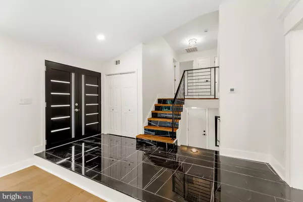 Philadelphia, PA 19119,7101 N MOUNT PLEASANT PL