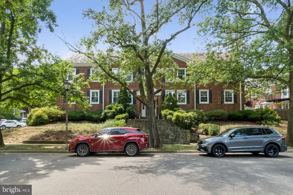 2824 S ABINGDON ST #A2, Arlington, VA 22206