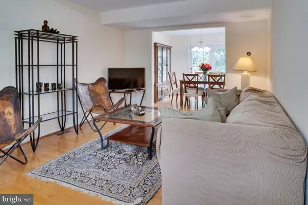 Sterling, VA 20164,965 HOLBORN CT #43
