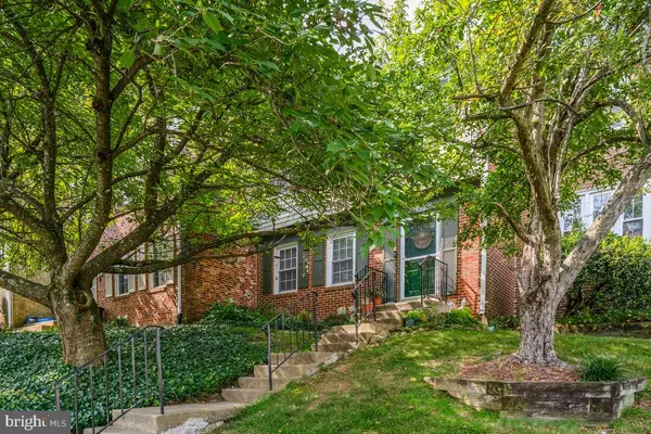 Sterling, VA 20164,965 HOLBORN CT #43