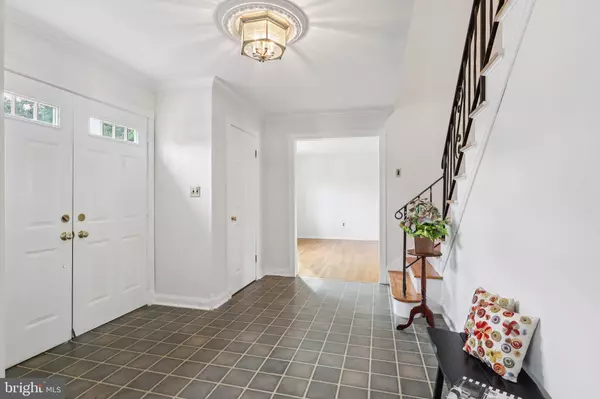 Ewing Twp, NJ 08560,15 TINA DR