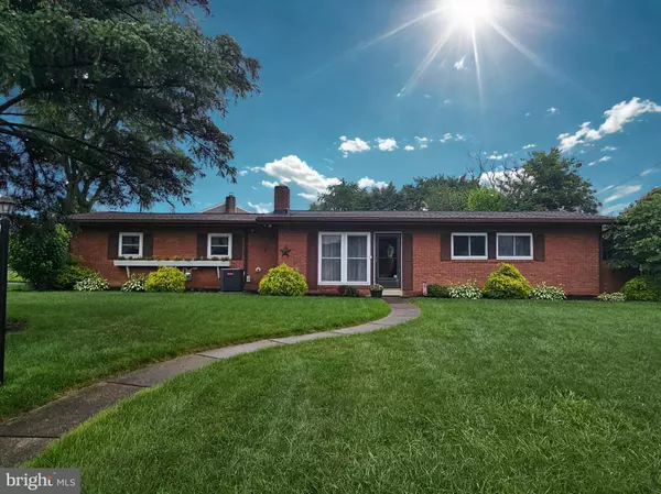 3100 COCHRAN DR, Lancaster, PA 17601
