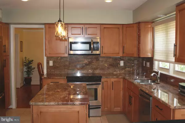 Laurel, MD 20708,8606 COMPASS CT