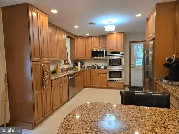 Dunkirk, MD 20754,3908 LAKESIDE CT