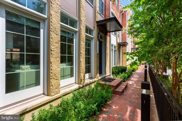 Fairfax, VA 22030,10372 SAGER AVE