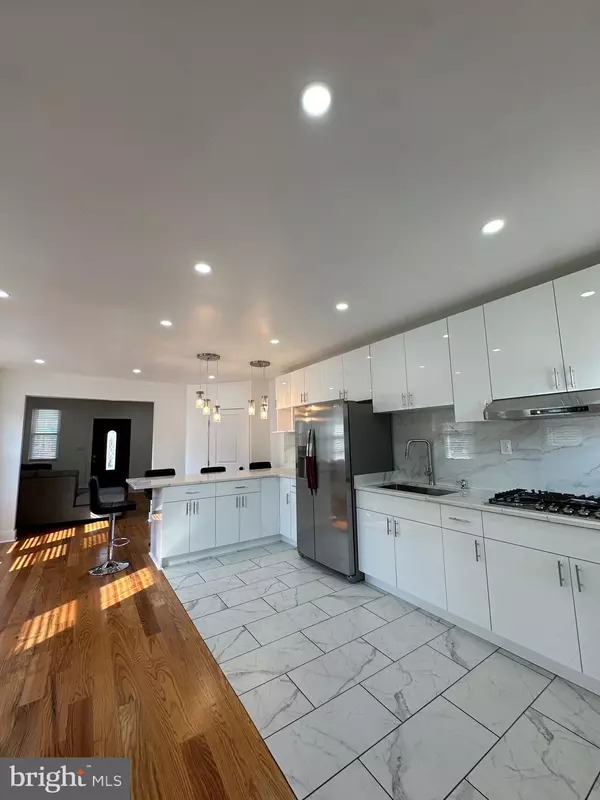 528 E CHELTENHAM AVE, Philadelphia, PA 19120