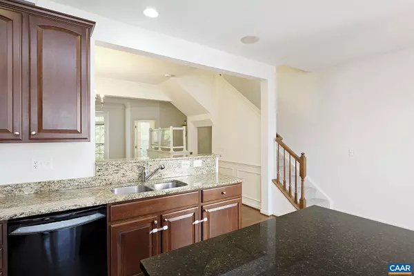 Charlottesville, VA 22903,920 RAINIER RD