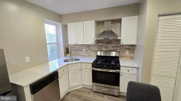 Philadelphia, PA 19107,1233 PINE ST #3