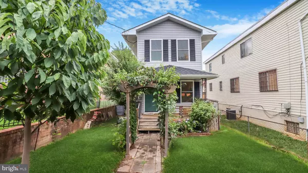 5220 BLAINE ST NE, Washington, DC 20019