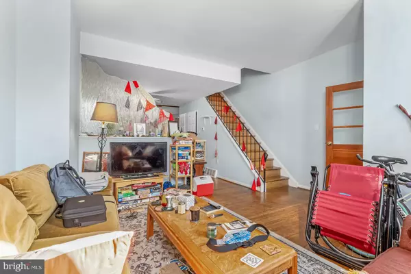 Philadelphia, PA 19123,915 N 6TH ST