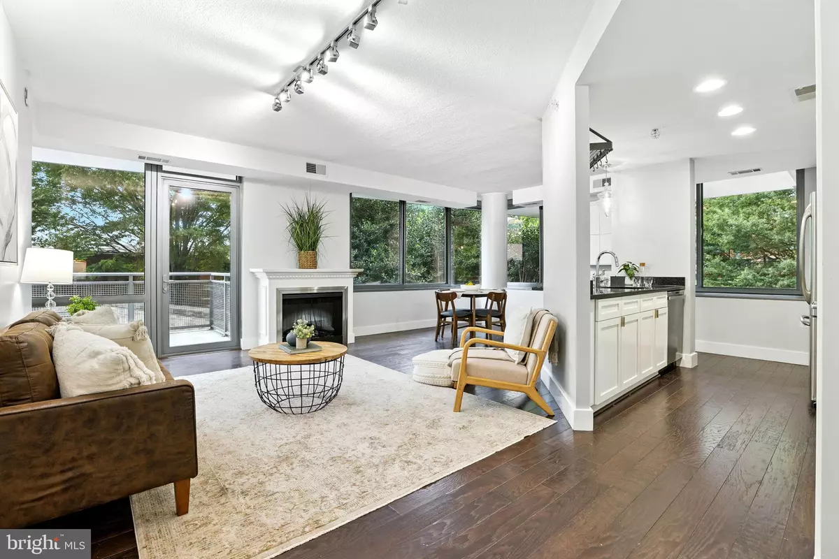 Arlington, VA 22201,2001 15TH ST N #111