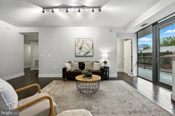 Arlington, VA 22201,2001 15TH ST N #111