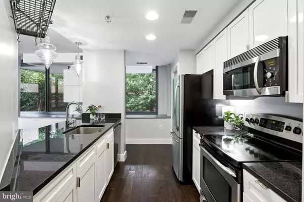 Arlington, VA 22201,2001 15TH ST N #111