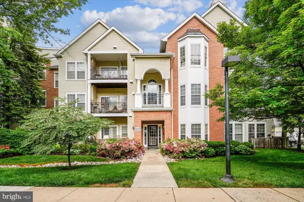 4129 FOUNTAINSIDE LN #202, Fairfax, VA 22030
