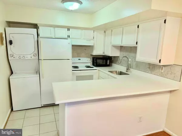 Falls Church, VA 22044,3109 PATRICK HENRY DR #611
