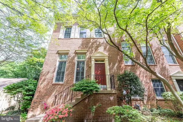 2460 GARNETT DR, Alexandria, VA 22311
