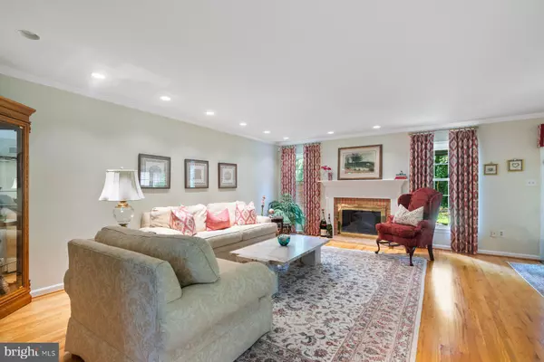 Moorestown, NJ 08057,21 FOXWOOD DR