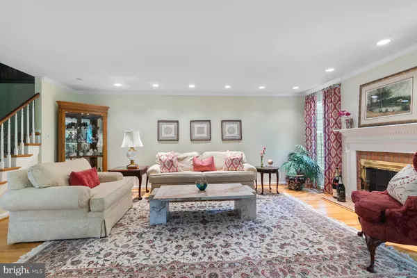 Moorestown, NJ 08057,21 FOXWOOD DR