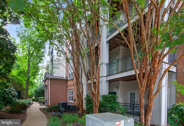 Fairfax, VA 22030,12148 GARDEN GROVE CIR #403